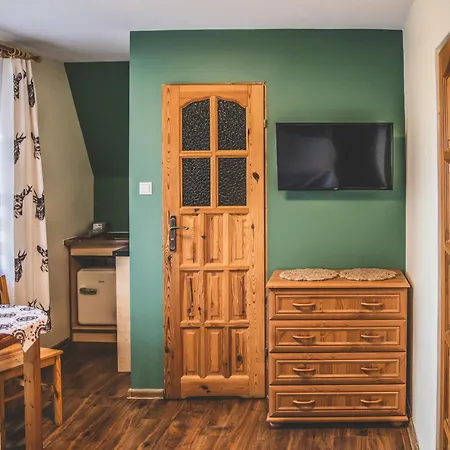 Goscinne Na Stromej *