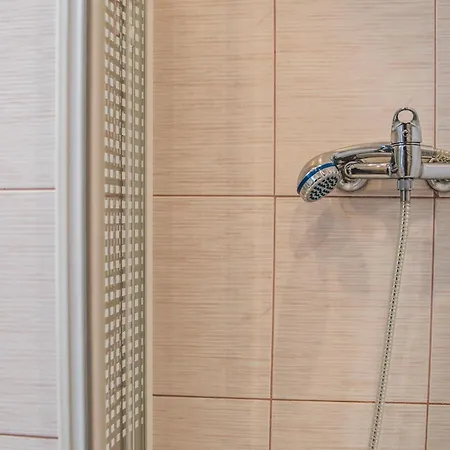 Goscinne Na Stromej *